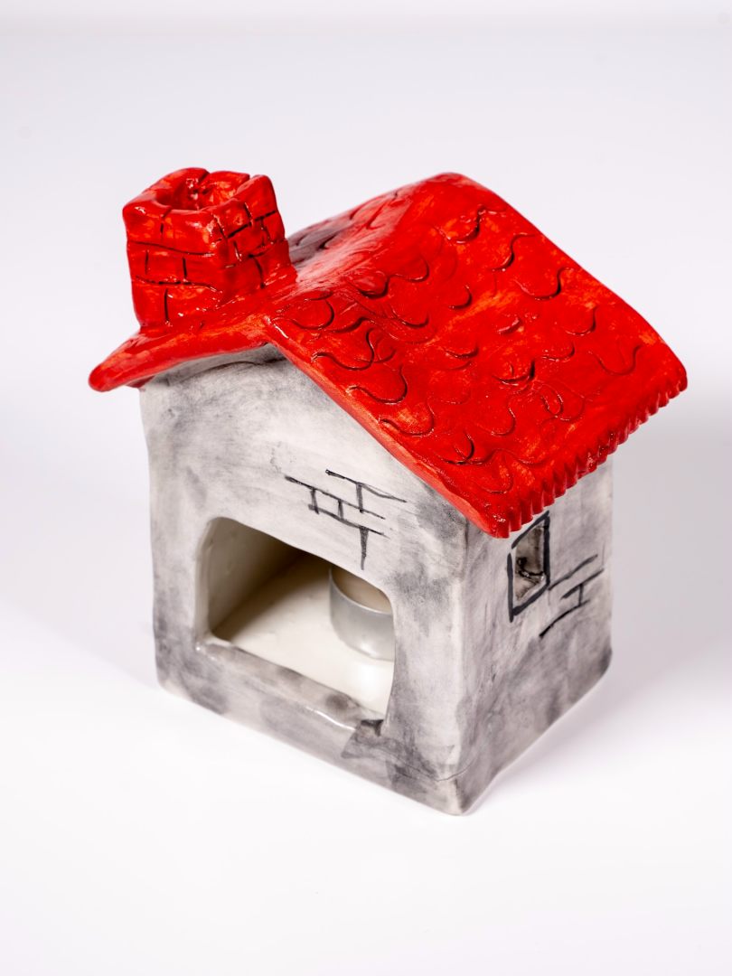 Κεραμικό χριστουγεννιάτικο με κόκκινη στέγη ''πίσω μέρος''